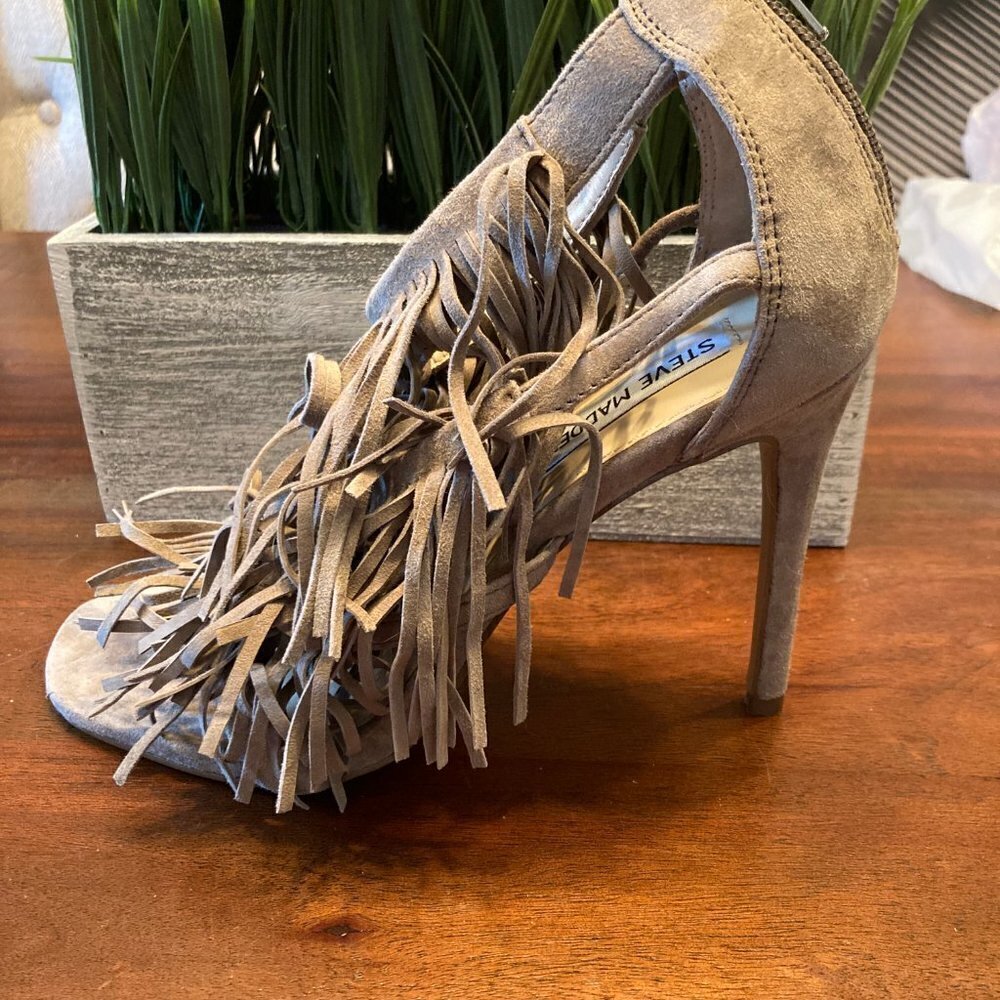 Steve Madden Taupe Fringly Sandals  Size 8 - Picture 9 of 10